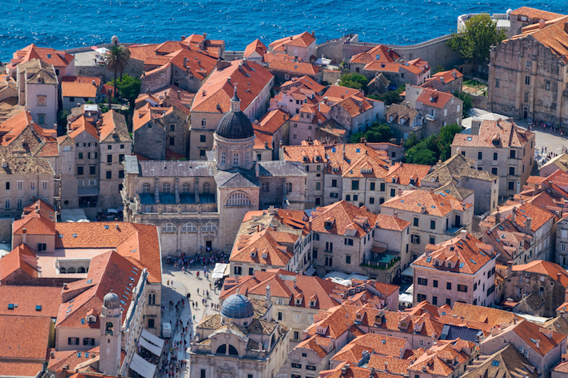 Flygfoto över den medeltida staden Dubrovník, Dalmatien, Kroatien, Adriatiska Havet, Evropa